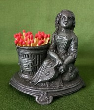 Ancien Pyrogène en Régule "La Femme au Soufflet devant son Poële"