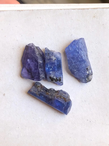 Lot cristal brut tanzanite - de,