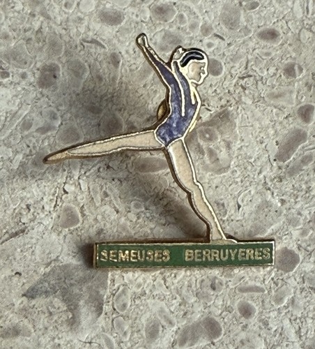 Pin semeuses berruyeres - pin’s,