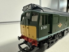 HORNBY R327 BR GREEN CLASS 25 DIESEL LOCOMOTIVE D7571 BOXED