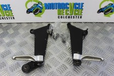 Cintres de repose-pieds