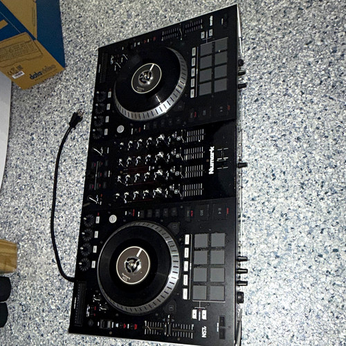 Numark ns7 deck - numark,