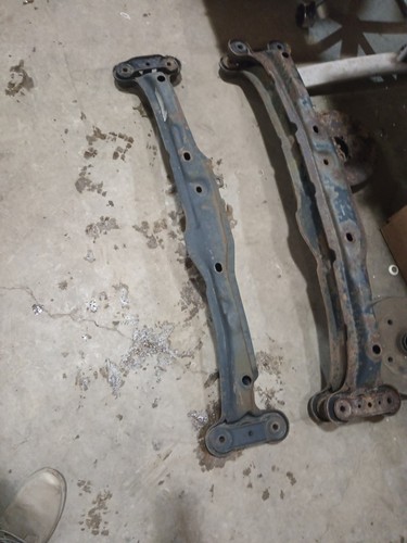 Front subframe crossmember - front,