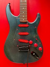 Custom-painted Peavey Strat-Style Guitar – Unique Sparkle Finish!