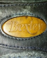 Une paire de mocassins BEXLEY taille 41