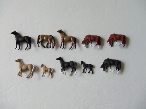 Ten quarter horse figures - quarter,
