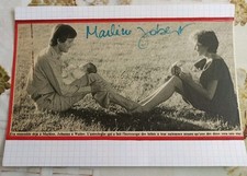 MARLENE JOBERT AUTOGRAPH ON PRESS CUT PASTED ON BRISTOL 15 x 21 cm