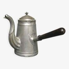 Chocolatière en tôle.