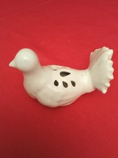 Jolie Colombe pique-fleurs en