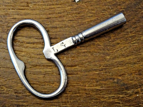 Ancienne clé pour - , pendule