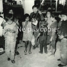 GYPSIES 1964 children guitarist SAINTES-MARIES-DE-LA-MER photo 13 x 13 cm