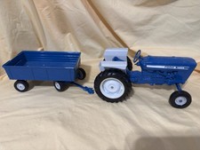 Veg 1970's Ertl Diecast 1:16 Scale Ford 4600 Blue Turning Wheels attached Wagon