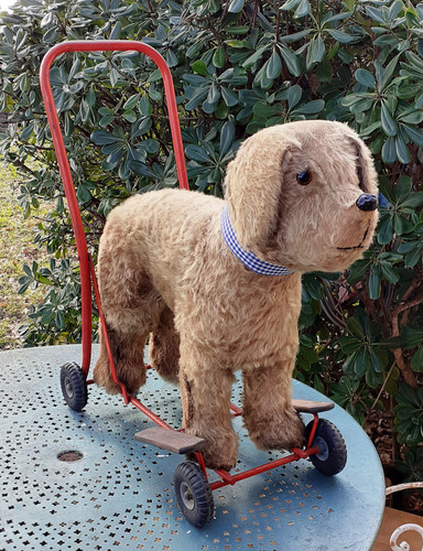 Peluche chien roulettes - chien,