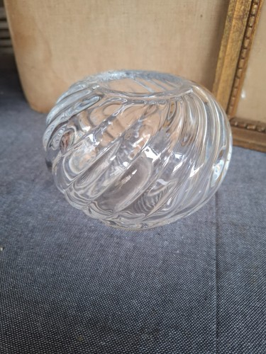 Vase boule cristal signé - -,