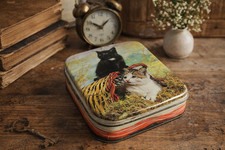 Boîte en métal vintage