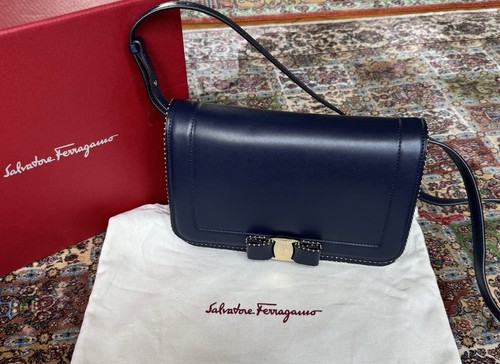 Vends sac ferragamo - ferragamo, cuir