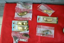 Lot de 8 poignées coquille diverses et 1 poignée articulée (NEUVES)