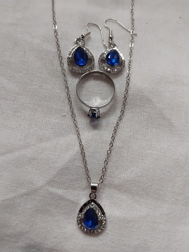 Collier boucle oreille - collier, et
