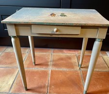 Rare Et Ancienne Petite Table