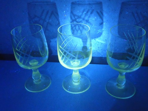 Verres anciens fluorescents - 3,