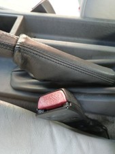 Attache ceinture avant gauche