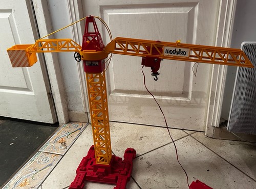 Grue géante électrique - grue,