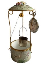 Porte Montre à Gousset formant Puits Porcelaine Émaillée de Fleurs & Laiton