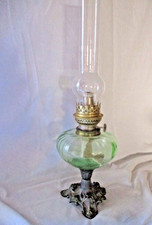 LAMPE A PETROLE RESERVOIR VERT