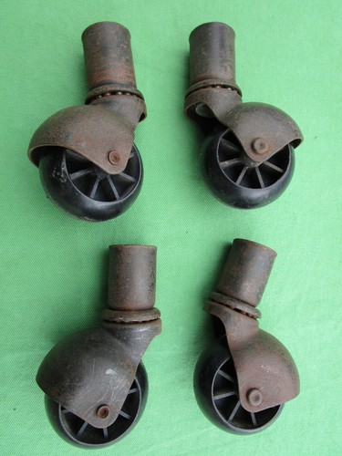 Roulettes ancienne plastique - 4,
