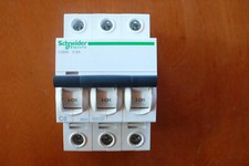 DISJONCTEUR 6A TRIPHASE