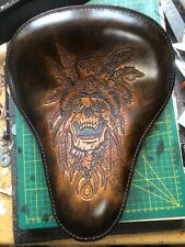 une selle de moto pour Harley