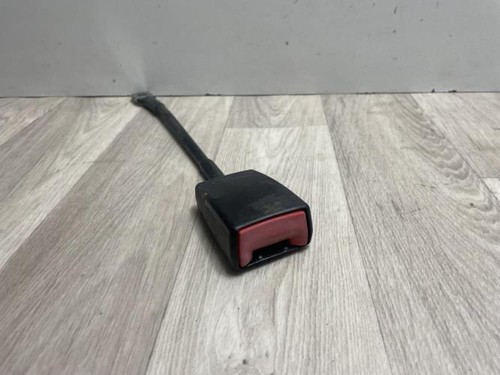 Attache ceinture avant - , droit