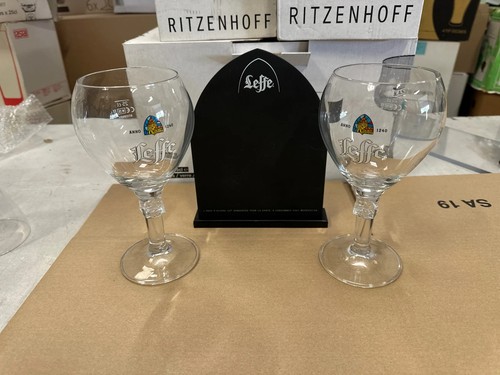 Verres et une ardoise - verres,