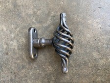 Ancienne poignée de fenetre et sa platine, en métal