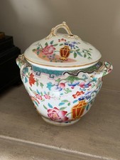 Pot couvert en porcelaine