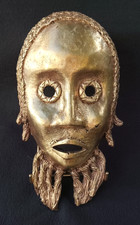 Masque africain en bronze