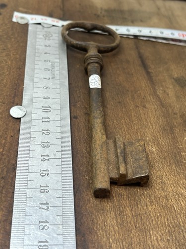 Ancienne grande clé - clé, fer