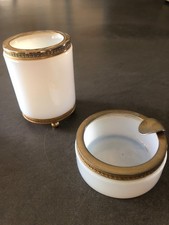 Set d'un cendrier et un pot en