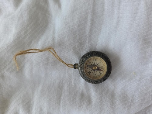 Petite boussole ancienne - , de