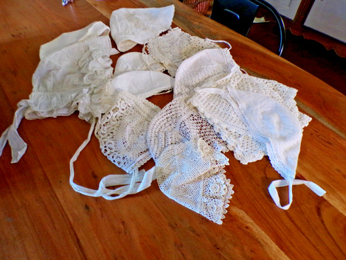 Linge ancien lot bonnets - de,