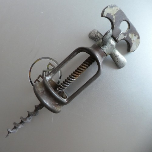 Ancien tire bouchon - , à