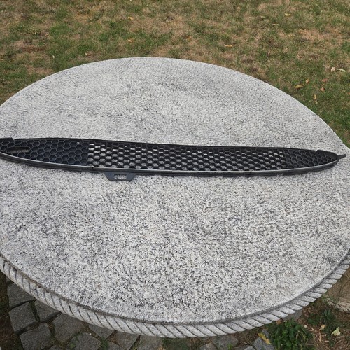 Grille centrale pare choc - centrale, pare-choc