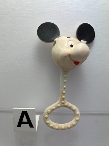 Figurine hochet pouet style