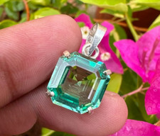 Pierre précieuse en argent massif taillé carré saphir bleuté vert 30+ ct