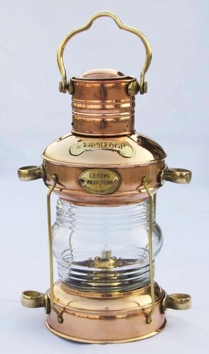 Ancienne lampe pétrole - à,