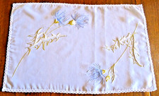 NAPPERON - en linon brodé