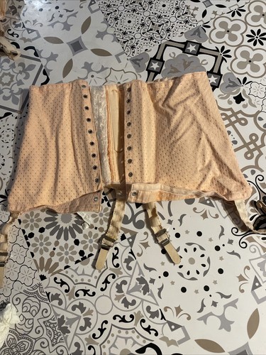 Ancien serre taille porte