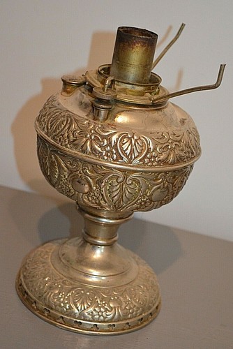 Ancienne lampe pétrole - à,