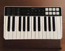 IK Multimedia iRig Keys I/O 25-Key Keyboard Controller plus usb-c cable