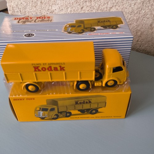 Dinky toys panhard - movic, 32